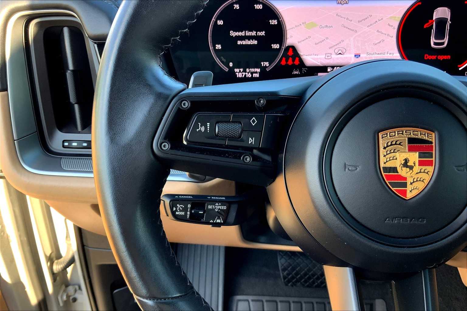 2024 Porsche Cayenne Coupe photo 45