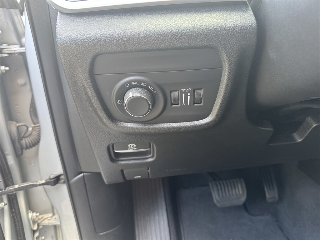 2021 Jeep Grand Cherokee Laredo photo 20