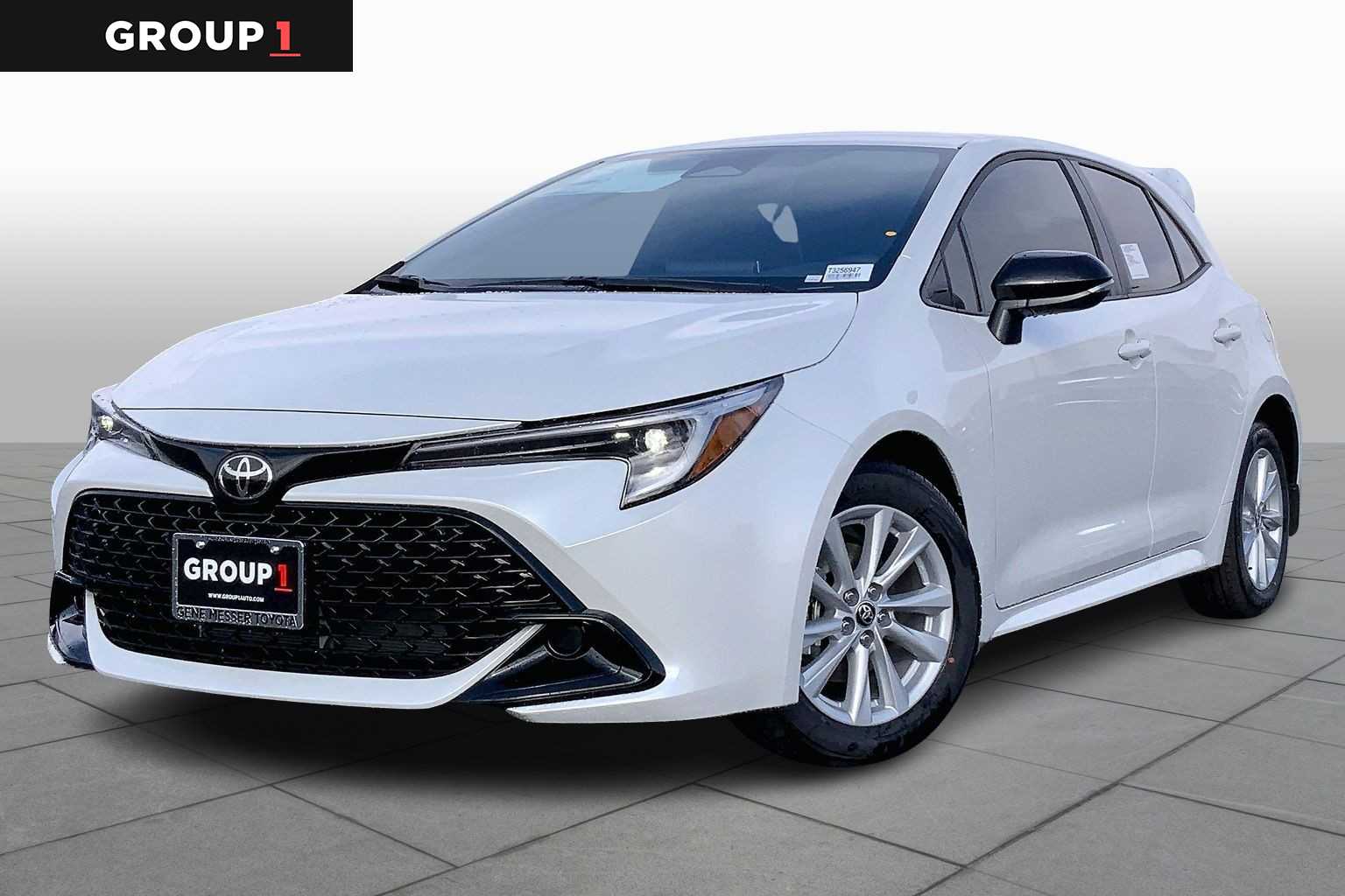 2026 Toyota Corolla Hatchback SE's photo