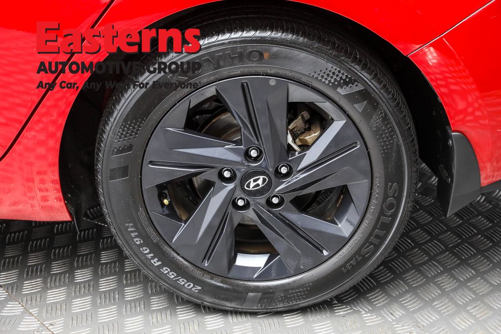 2022 Hyundai Elantra SEL Convenience photo 8