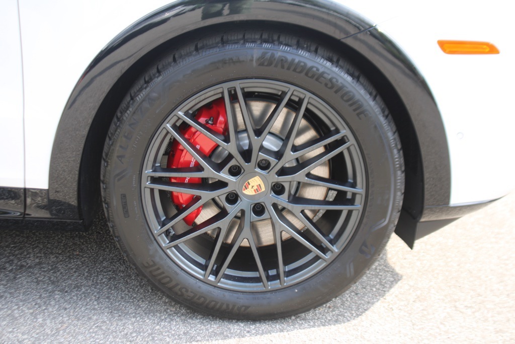 2025 Porsche Cayenne GTS photo 16