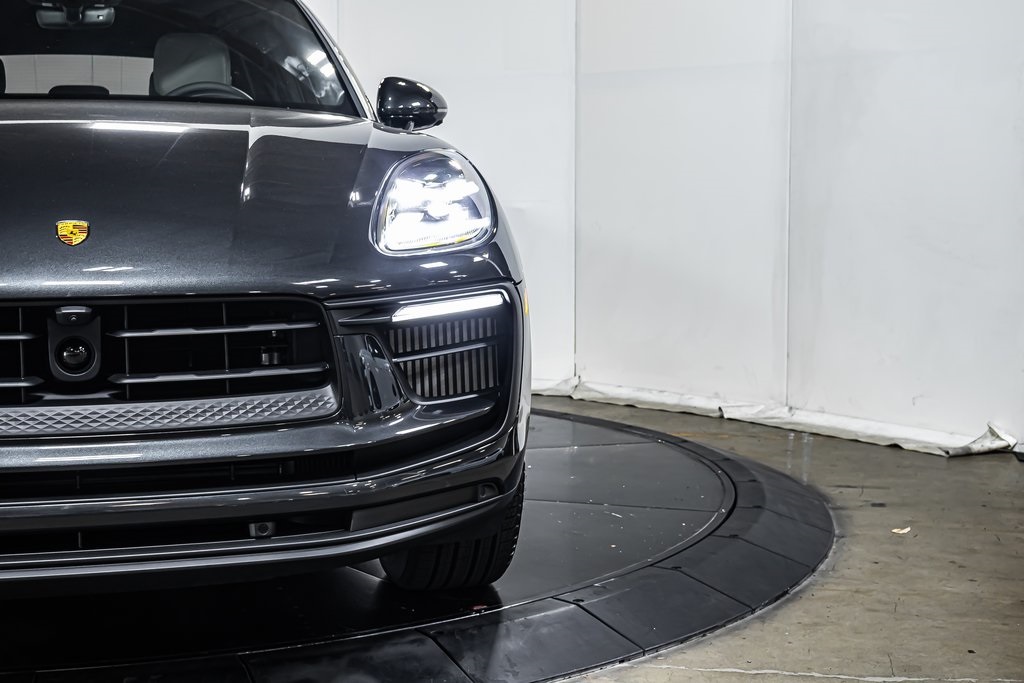 2025 Porsche Macan S photo 21