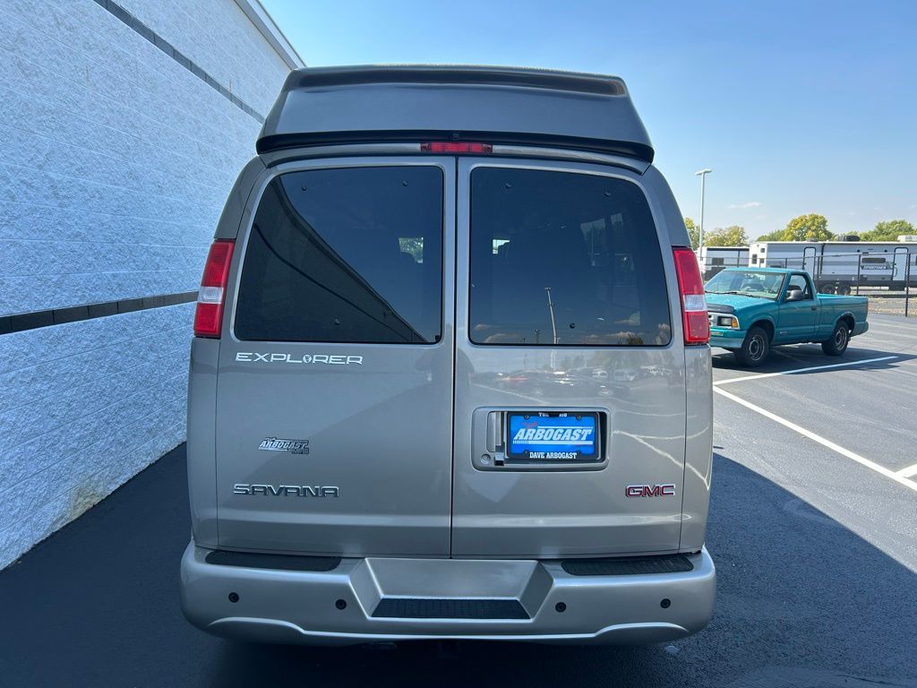 2025 Gmc Savana photo 3