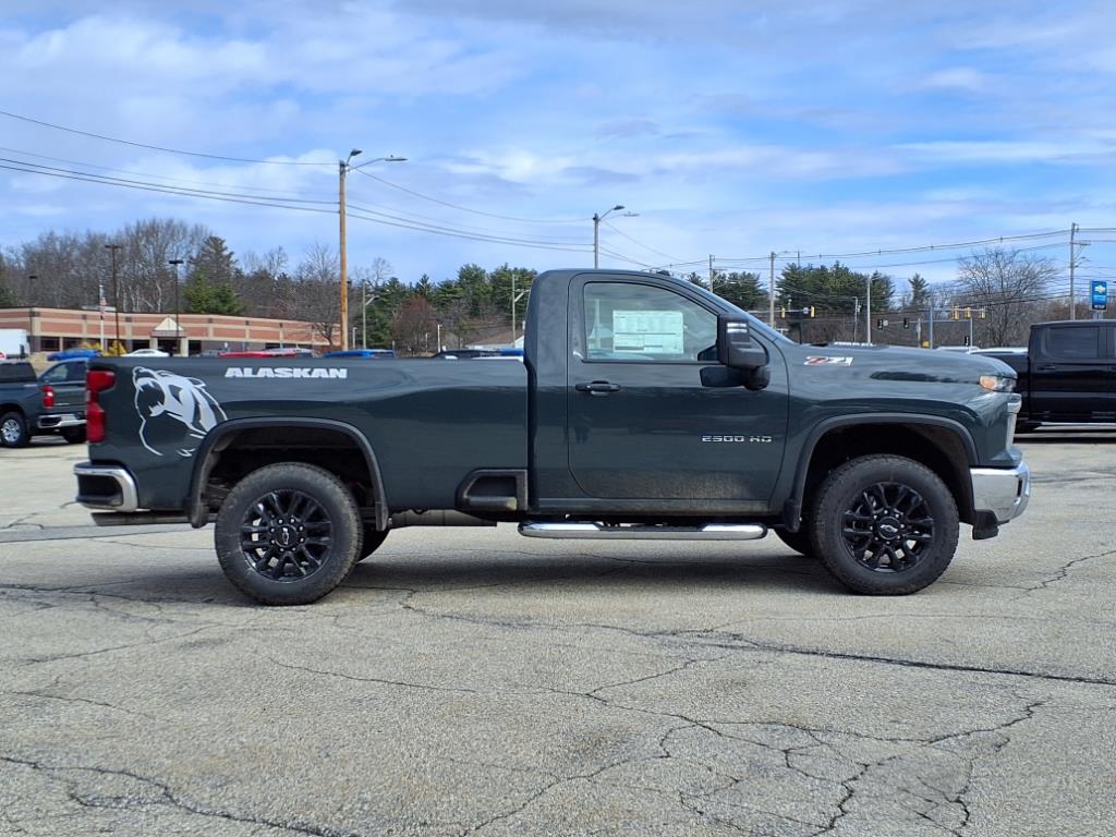 2025 Chevrolet Silverado 2500HD LT photo 2