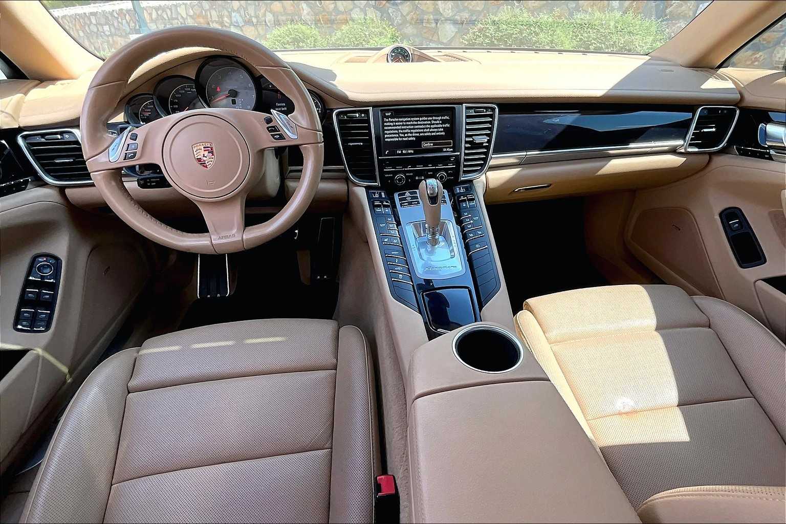 2016 Porsche Panamera S photo 14