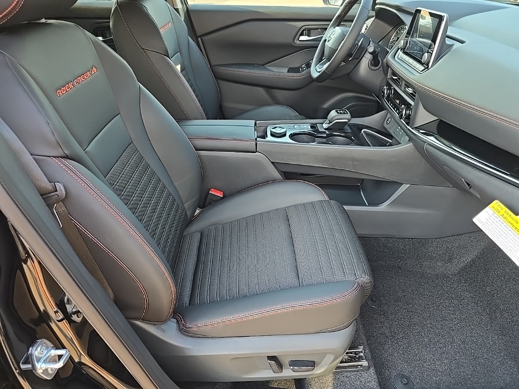 2026 Nissan Rogue SV photo 20