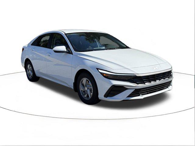 2025 Hyundai Elantra SE's photo