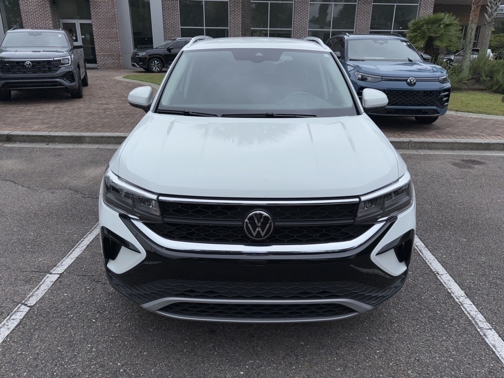 2022 Volkswagen Taos SE photo 3