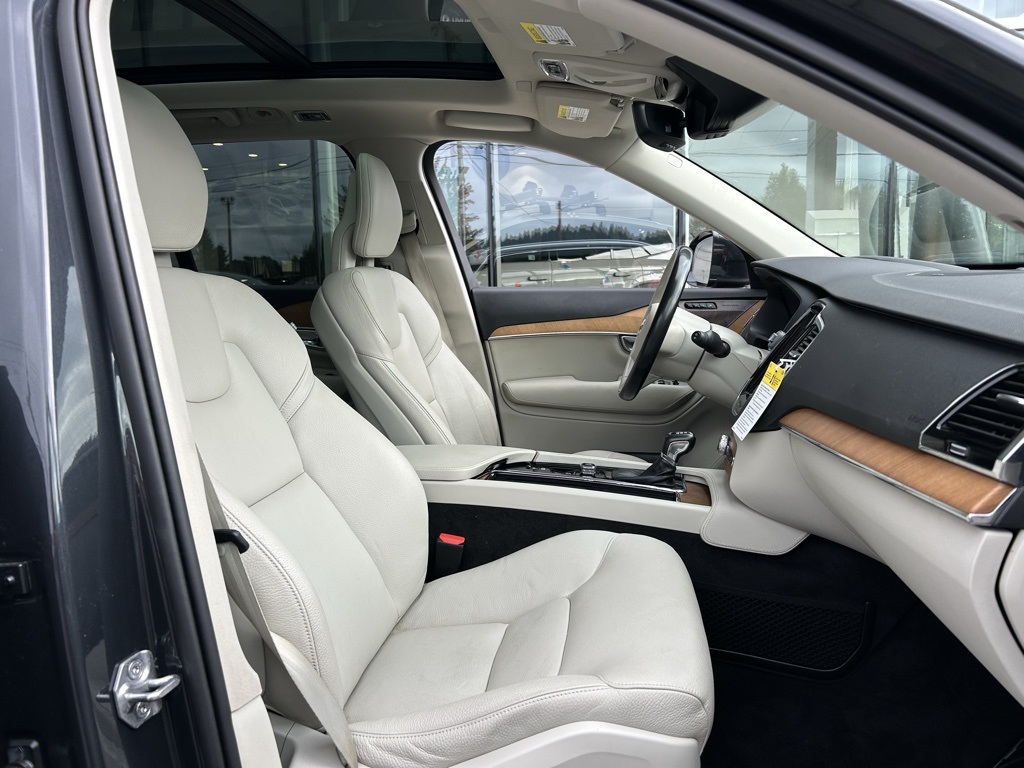 2021 Volvo XC90 T5 Momentum photo 26