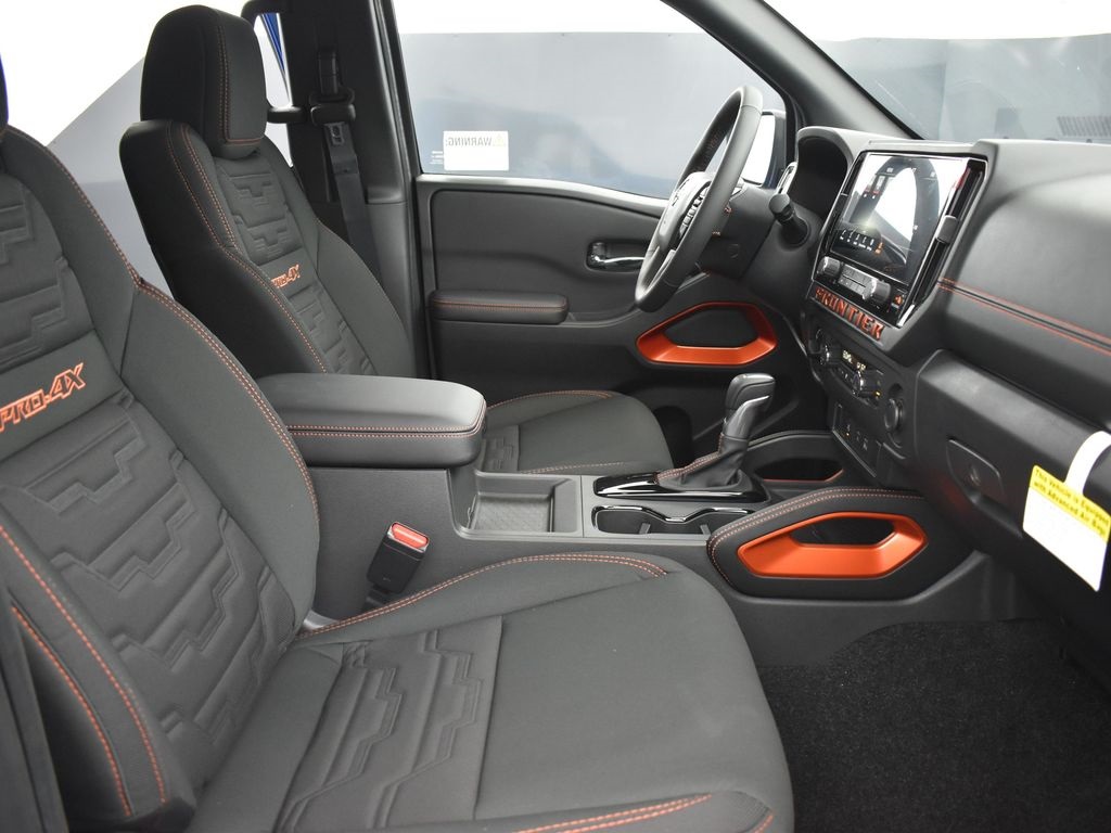 2025 Nissan Frontier photo 22