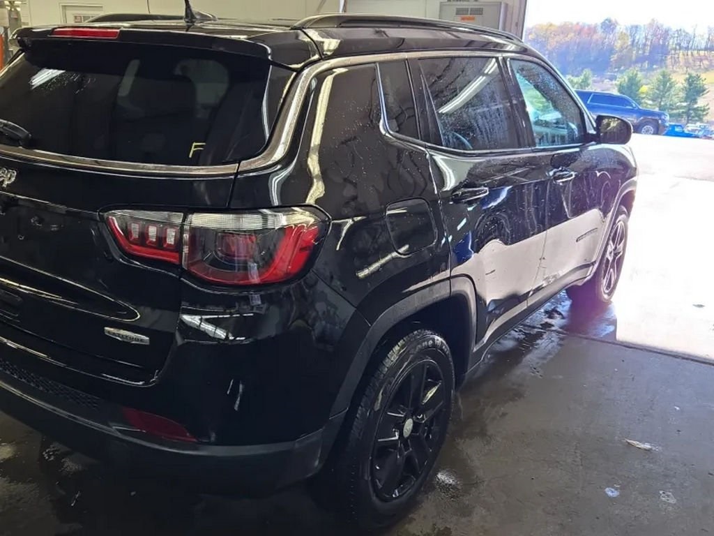 2022 Jeep Compass Latitude photo 4