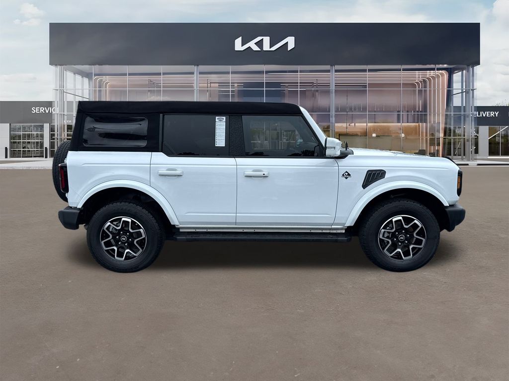 2024 Ford Bronco Outer Banks photo 2