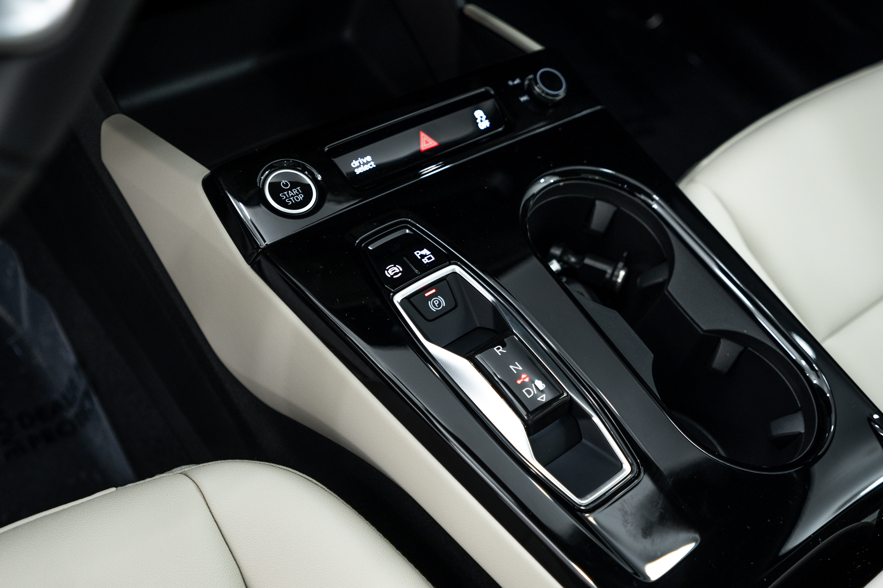 2025 Audi Q6 E-tron Premium Plus photo 6