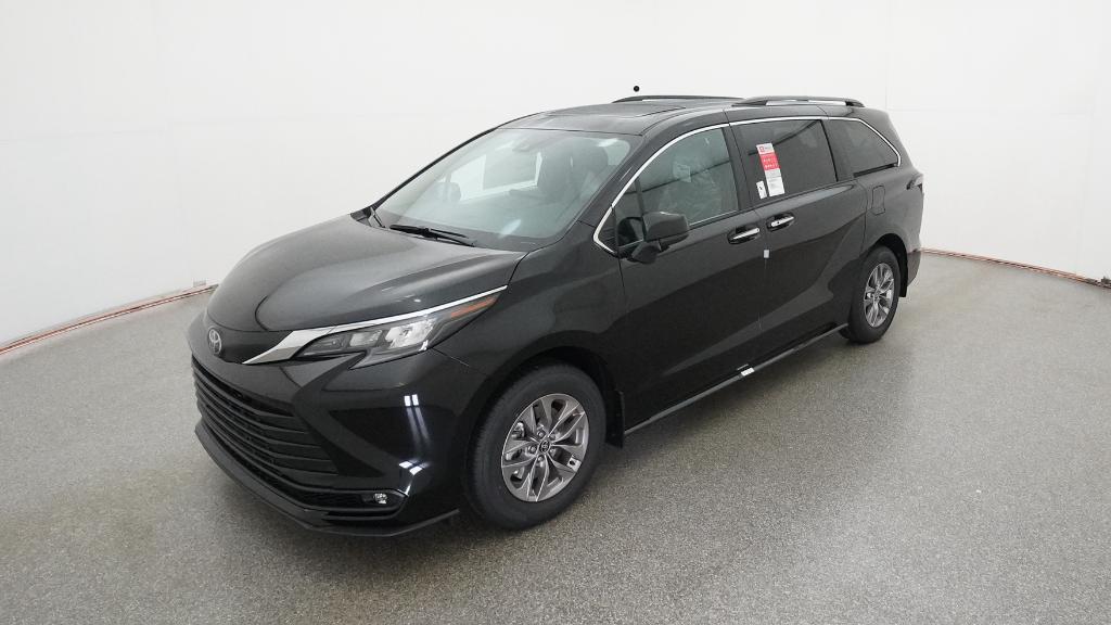 2026 Toyota Sienna XLE's photo