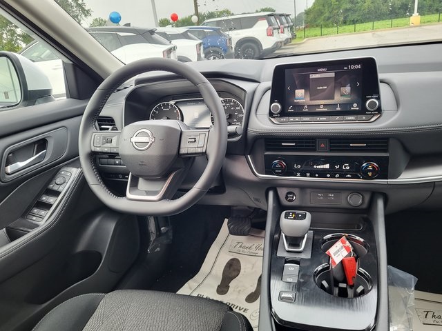 2026 Nissan Rogue SV photo 17