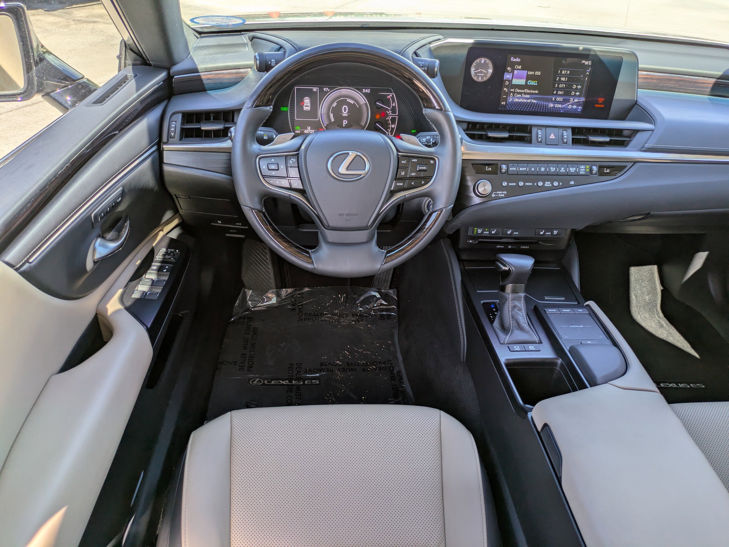 2021 Lexus ES 300h photo 11