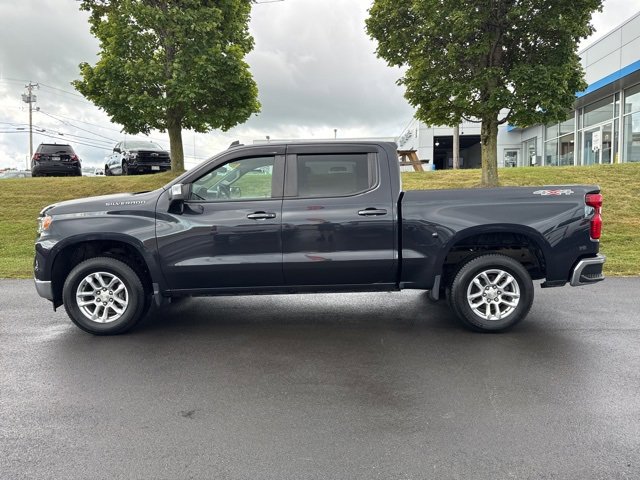 2022 Chevrolet Silverado 1500 LT photo 2