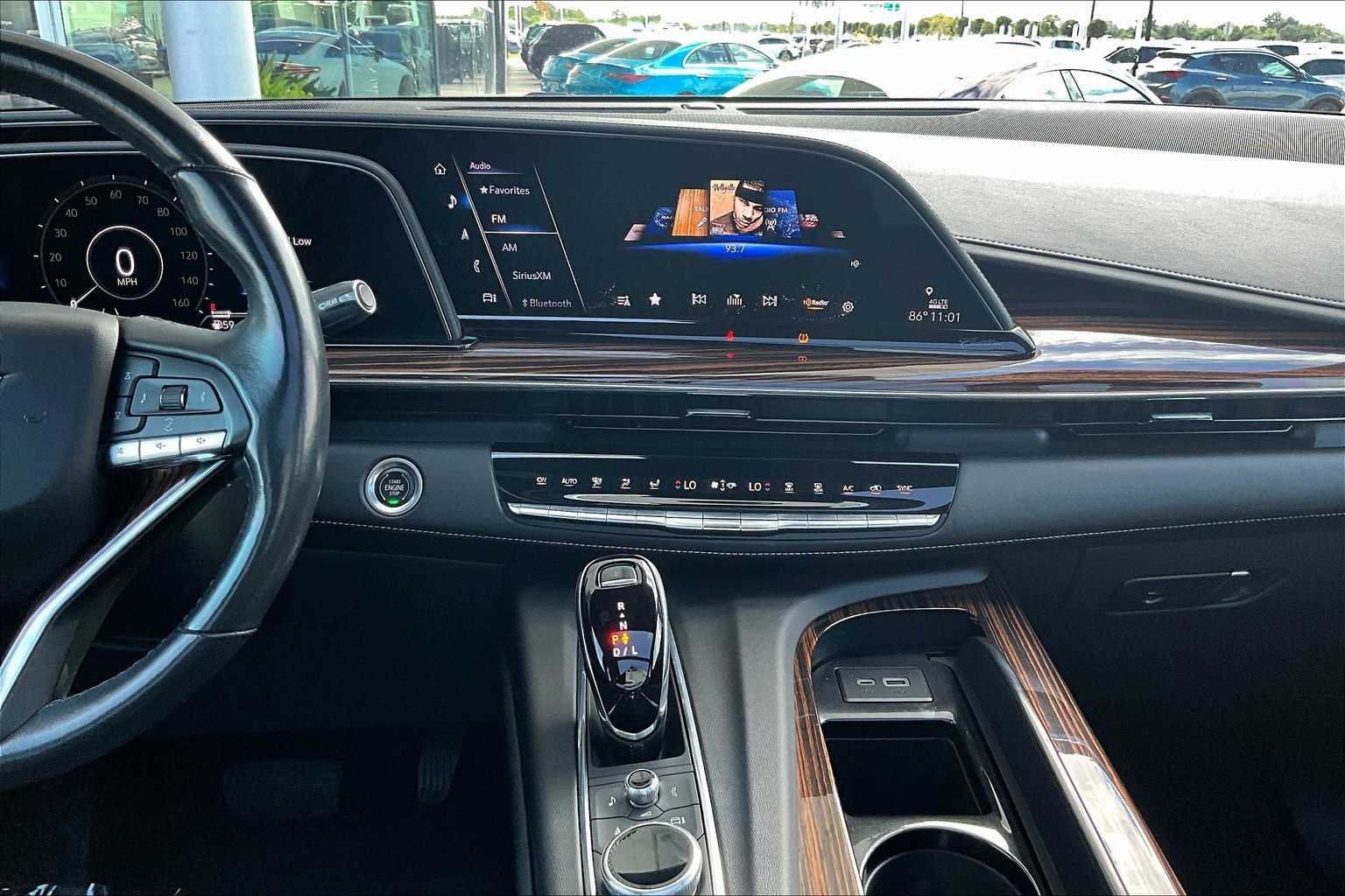 2021 Cadillac Escalade Premium Luxury photo 3