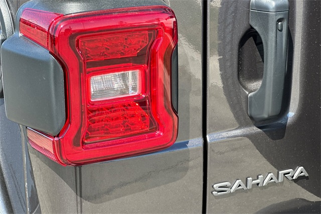 2025 Jeep Wrangler Sahara photo 19