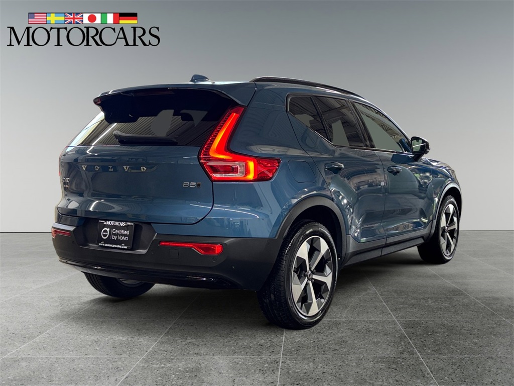 2023 Volvo XC40 Plus photo 3