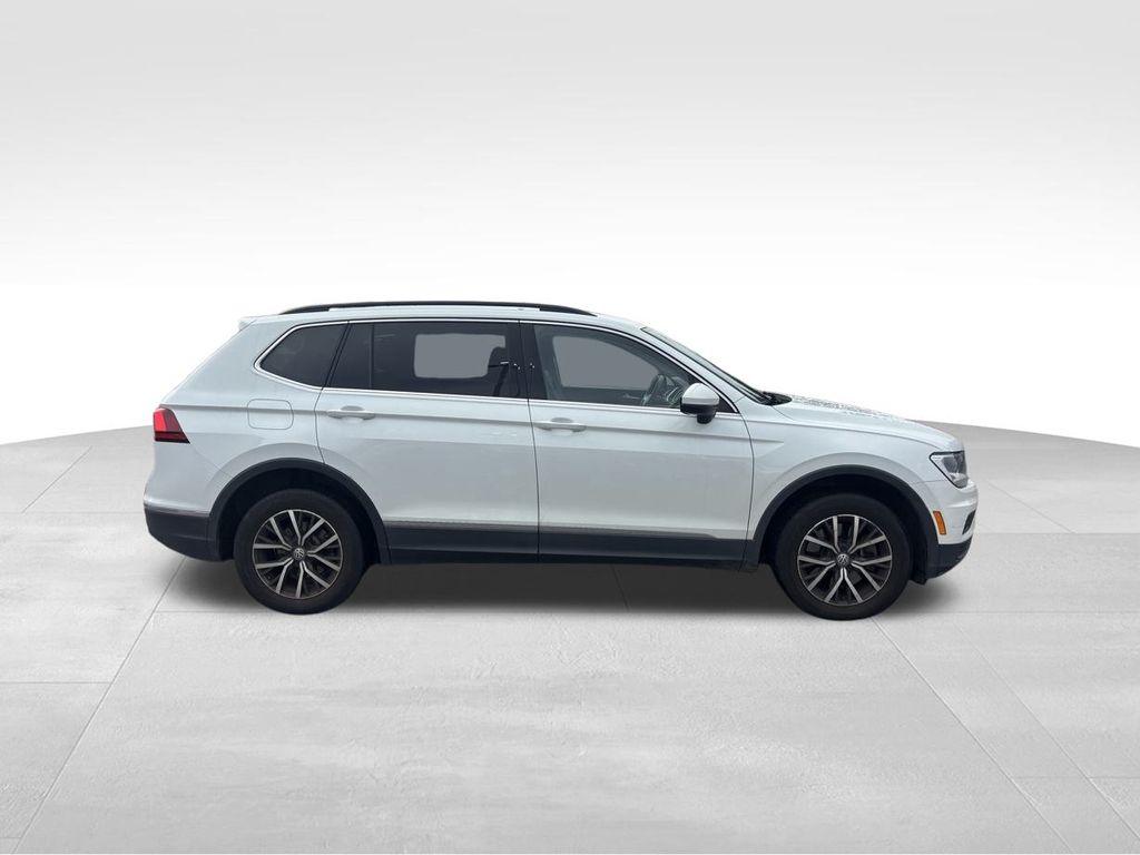 2020 Volkswagen Tiguan SE photo 2