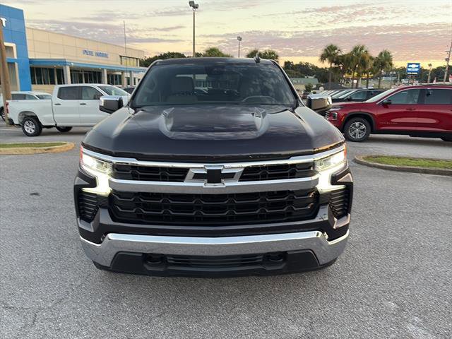 2022 Chevrolet Silverado 1500 LT photo 2