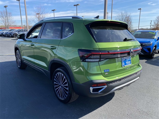 2025 Volkswagen Taos SE photo 4