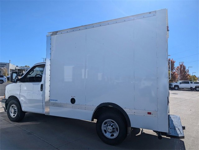 2024 Chevrolet Express Cutaway 3500 photo 2
