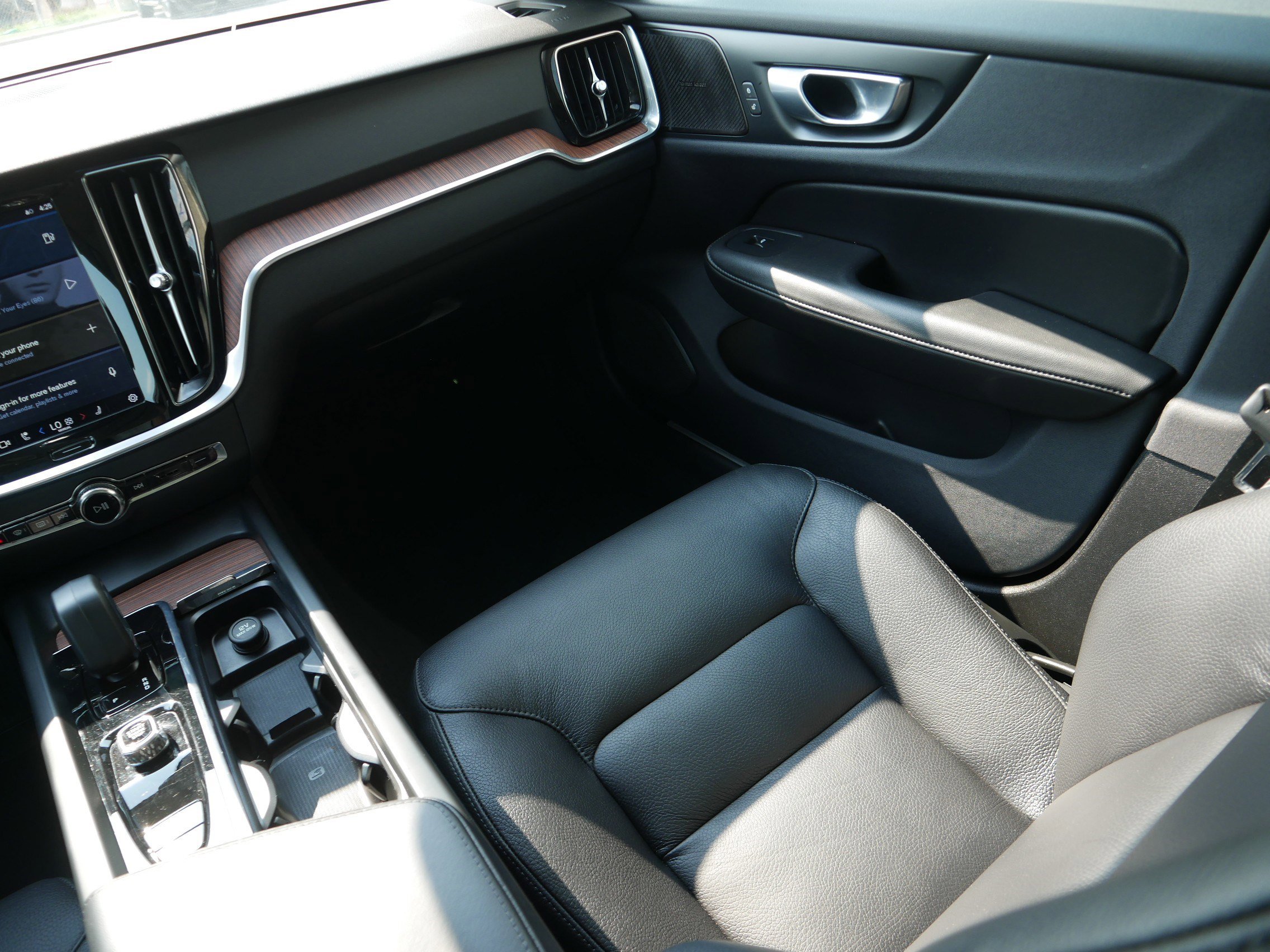 2024 Volvo V60 Cross Country Plus photo 11