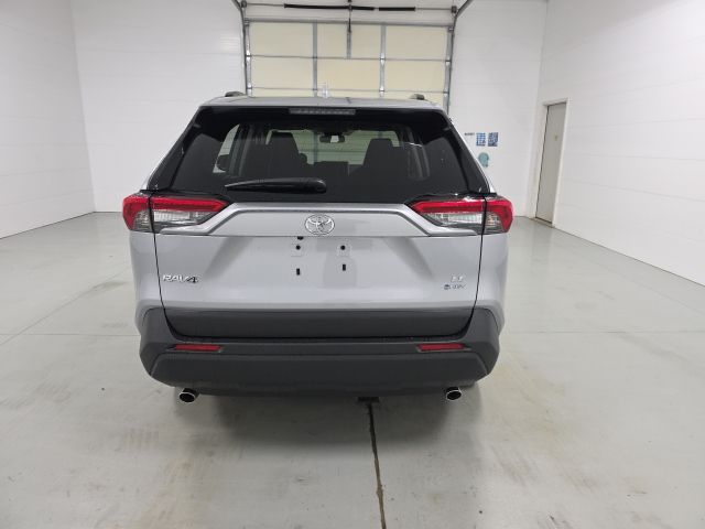 2025 Toyota RAV4 Hybrid LE photo 4