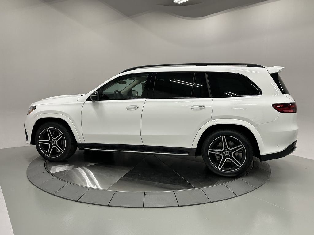 2026 Mercedes Benz GLS 450 4MATIC photo 2