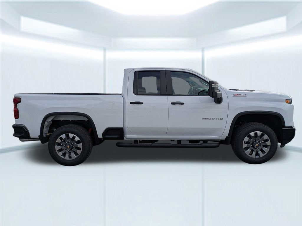 2026 Chevrolet Silverado 2500HD Custom photo 4