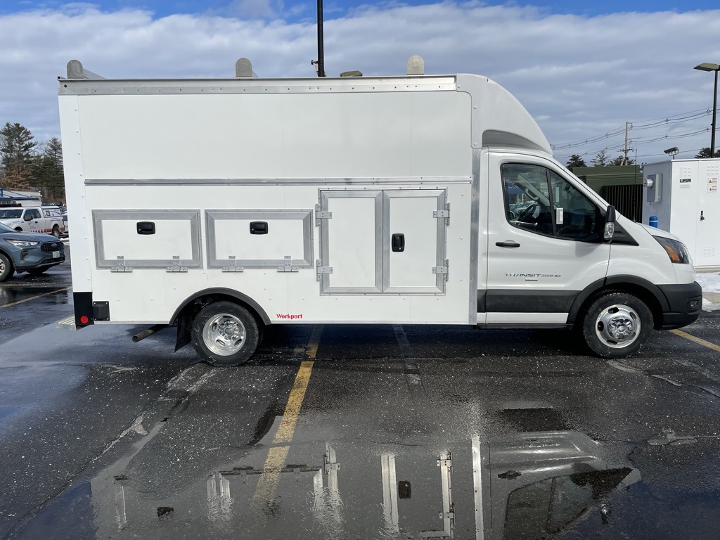 2024 Ford Transit Cutaway photo 2