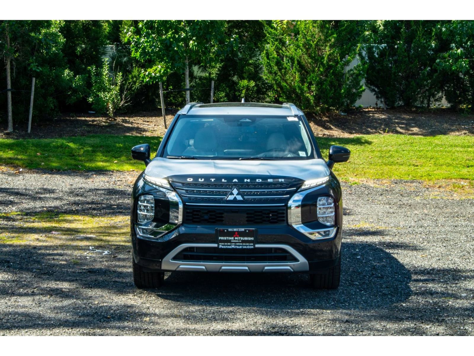 2025 Mitsubishi Outlander Plug-in Hybrid Platinum Edition's photo