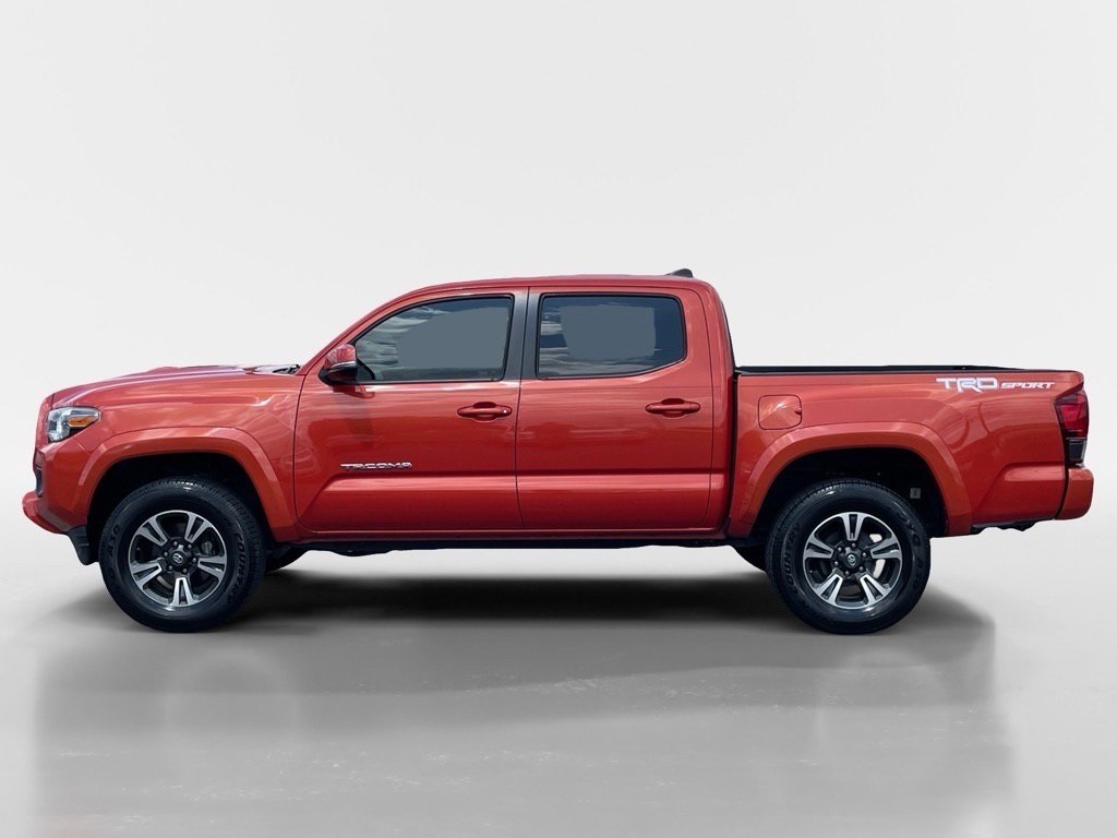 2018 Toyota Tacoma TRD Sport photo 2