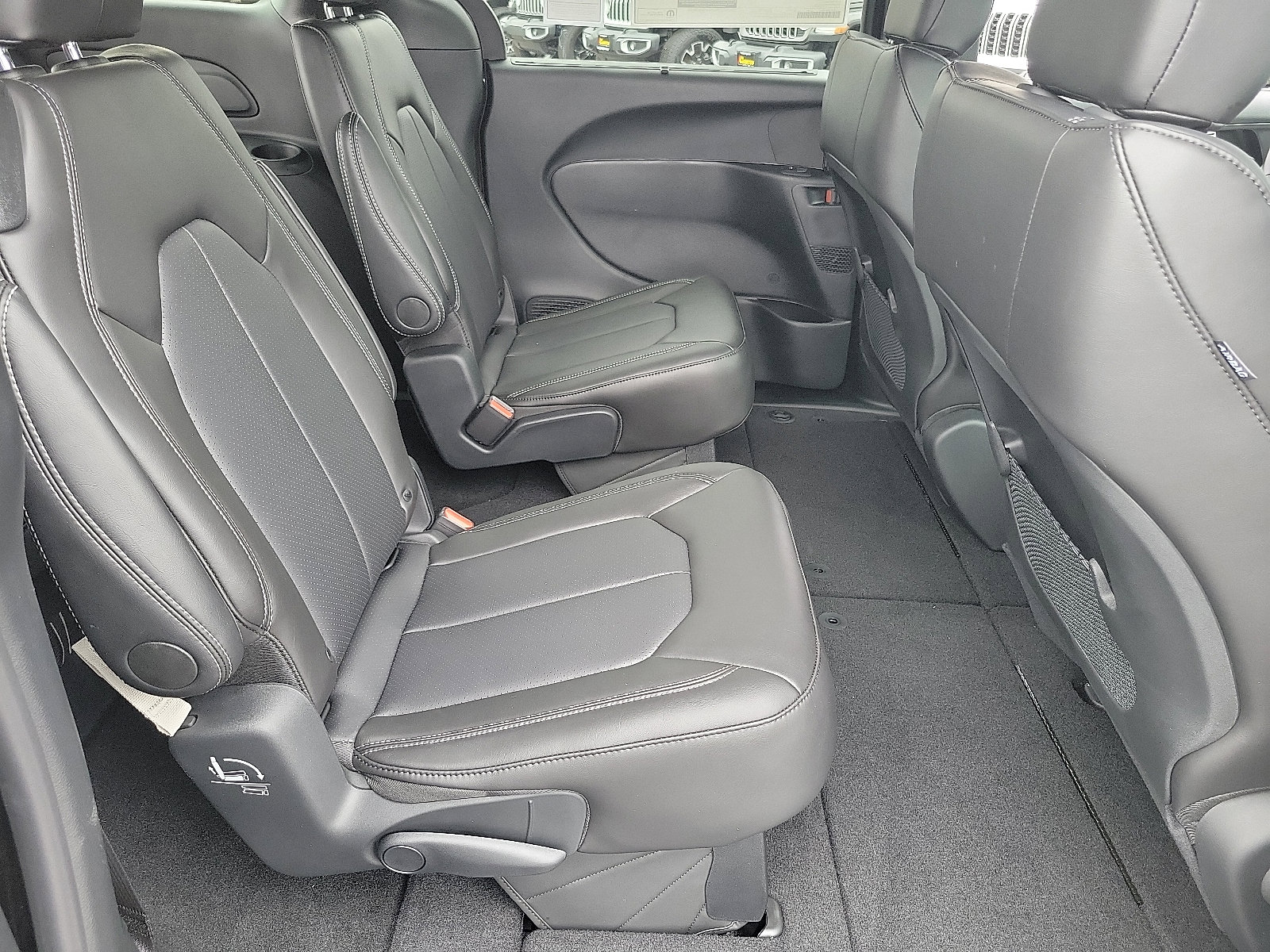 2025 Chrysler Voyager LX photo 15