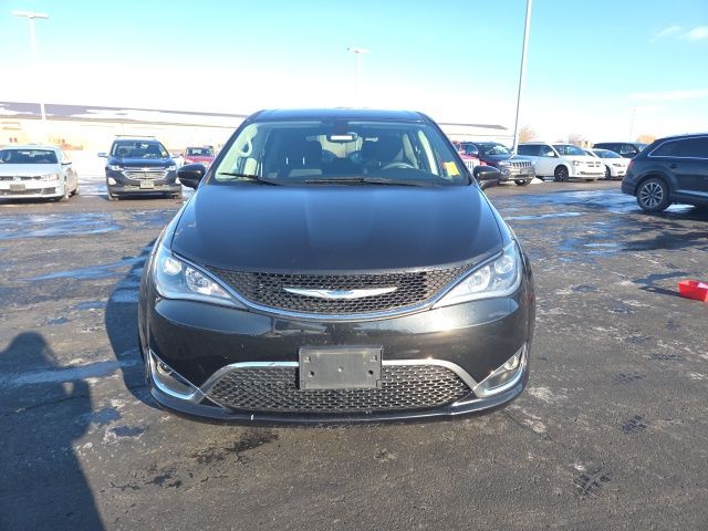 2018 Chrysler Pacifica Touring Plus's photo