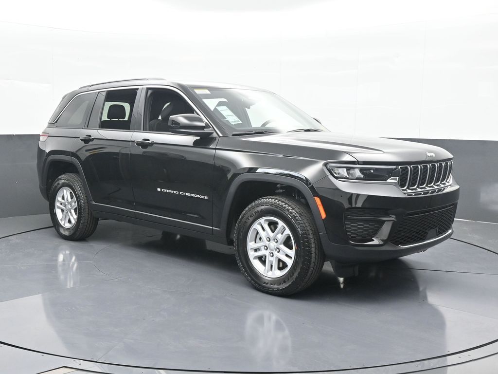 2025 Jeep Grand Cherokee Laredo photo 4