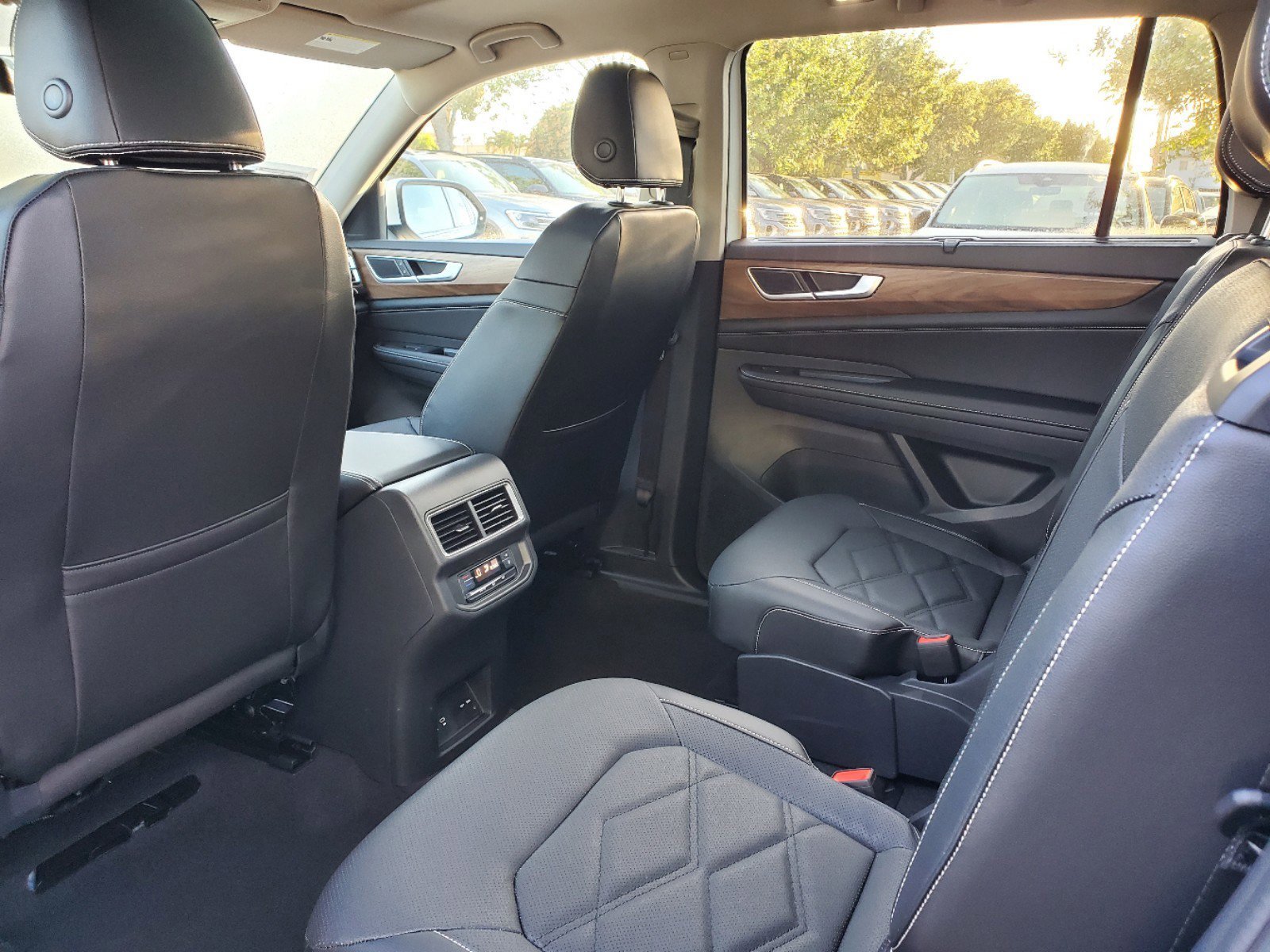 2025 Volkswagen Atlas SE Technology photo 4