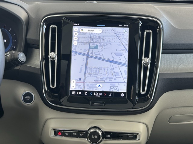 2025 Volvo XC40 Plus photo 15