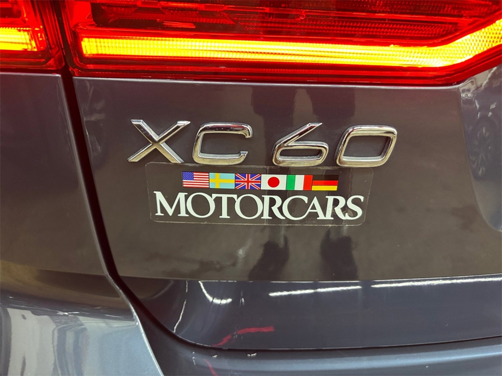 2023 Volvo XC60 B5 Plus photo 31