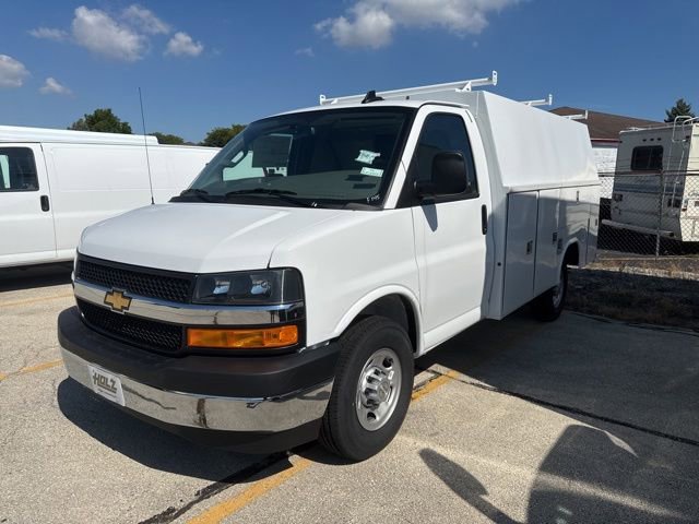 2025 Chevrolet Express Cutaway Base's photo