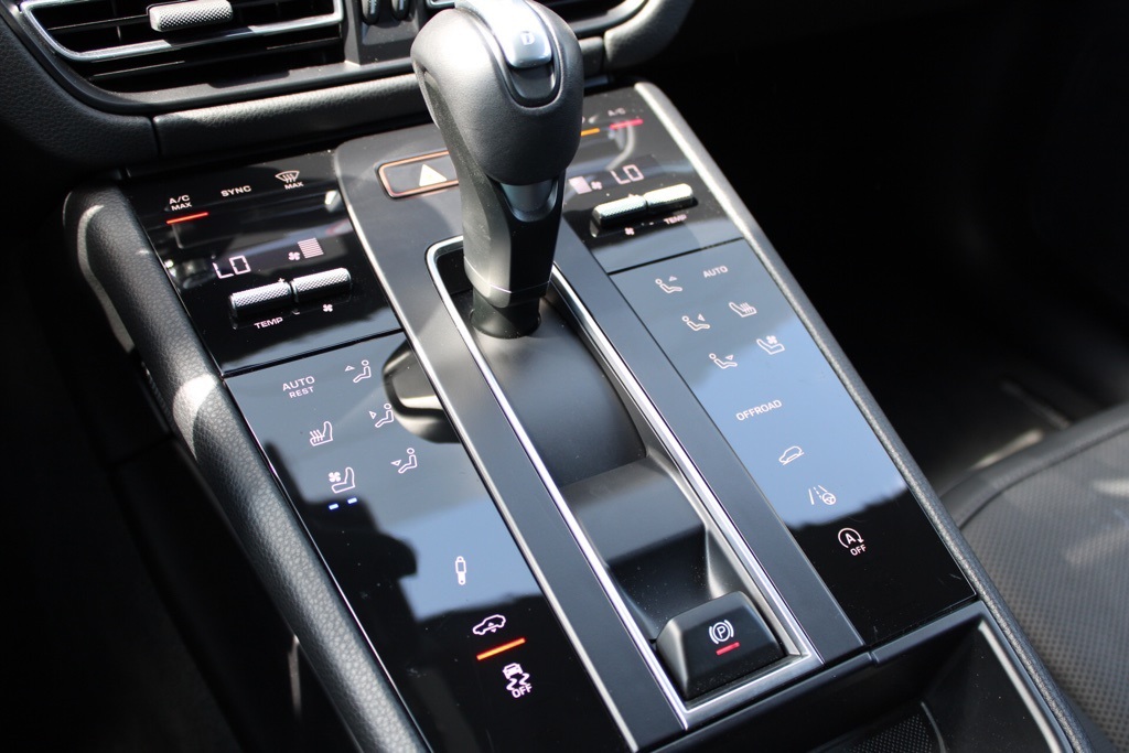 2024 Porsche Macan photo 14