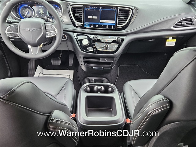 2026 Chrysler Pacifica photo 7