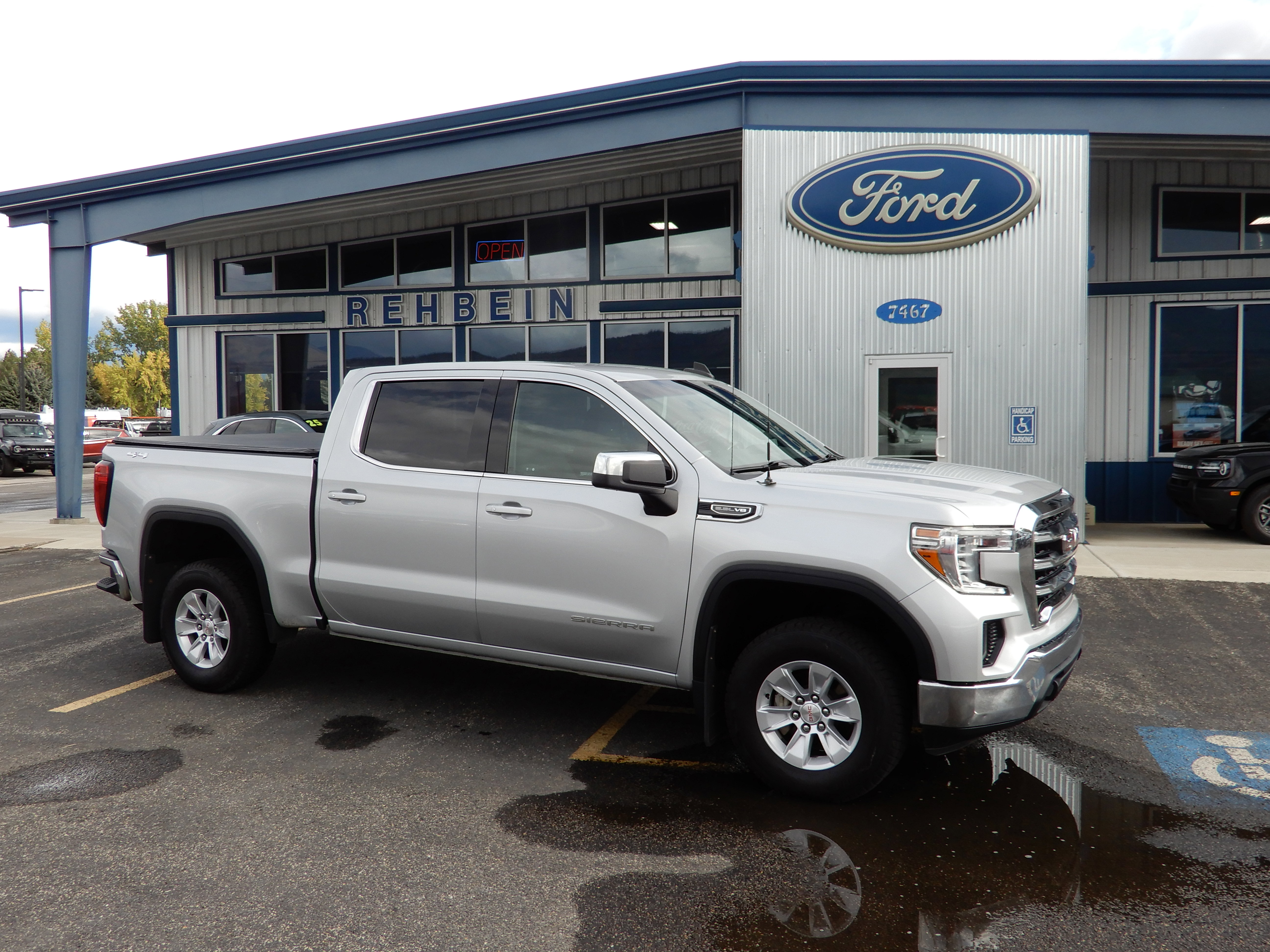 2021 GMC Sierra 1500 SLE's photo