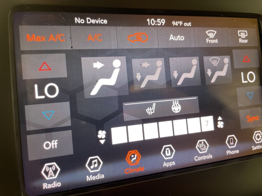 2019 Jeep Cherokee Altitude photo 25