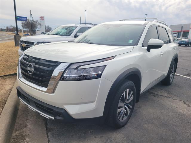 2024 Nissan Pathfinder SL's photo