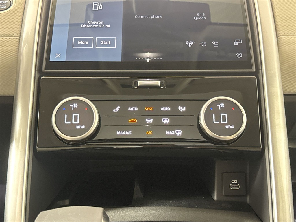 2025 Land Rover Discovery SE photo 16