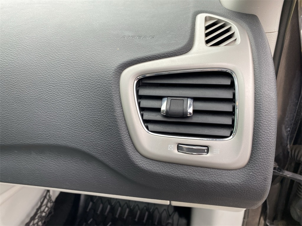 2021 Jeep Compass Latitude photo 22