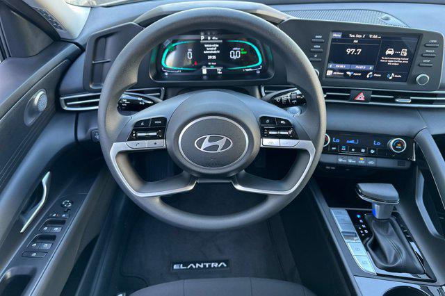 2025 Hyundai Elantra Blue SEL Sport photo 14